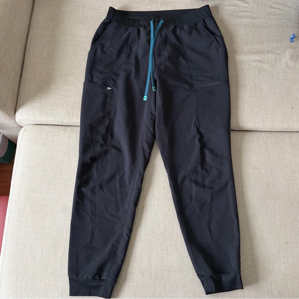 Fabletics Black Scrub Jogger Set - image 5